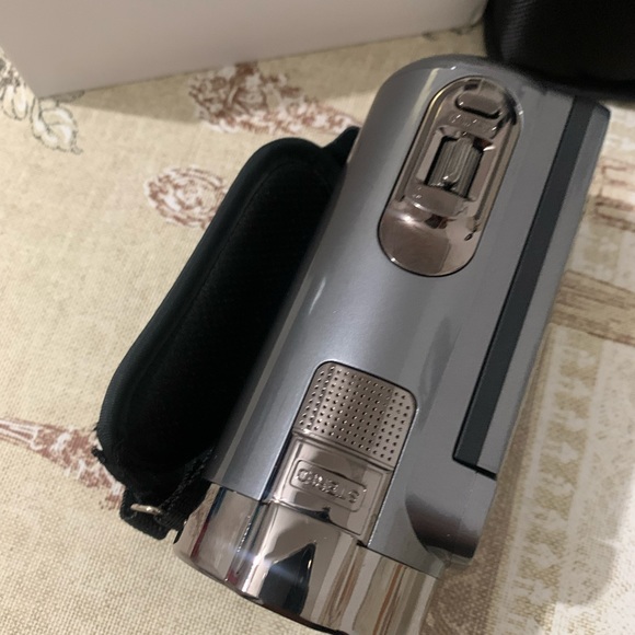 DIGITAL VIDEO CAMERA - Picture 6 of 10